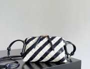 Uubags Bottega Veneta Pouch Intrecciato Concert In Black /White 18.5x11.5x8.5cm - 1