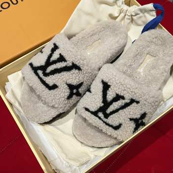 Uubags Louis Vuitton Shearling Printed Slides In Light Grey