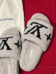 Uubags Louis Vuitton Shearling Printed Slides In Light Grey - 4