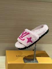 Uubags Louis Vuitton Shearling Printed Slides In Pink  - 5