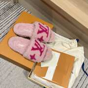 Uubags Louis Vuitton Shearling Printed Slides In Pink  - 4