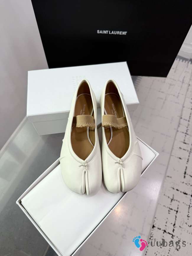 Uubags Maison Margiela Tabi elastic band ballerina in white - 1