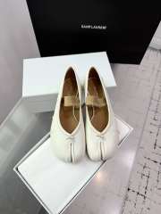 Uubags Maison Margiela Tabi elastic band ballerina in white - 1