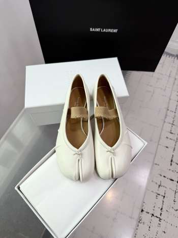 Uubags Maison Margiela Tabi elastic band ballerina in white