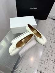 Uubags Maison Margiela Tabi elastic band ballerina in white - 5