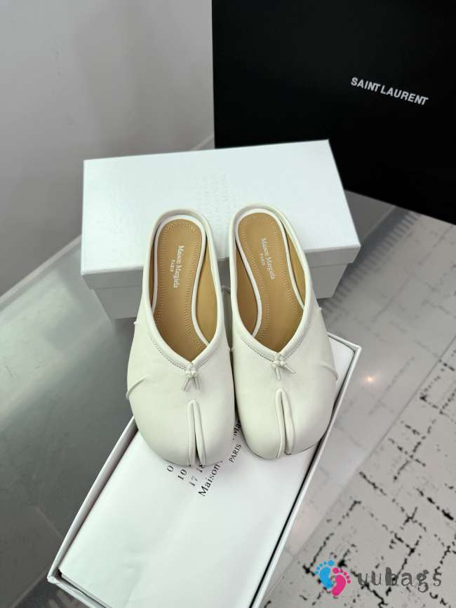 Uubags Maison Margiela Tabi ballerina mule in white - 1