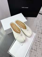 Uubags Maison Margiela Tabi ballerina mule in white - 2