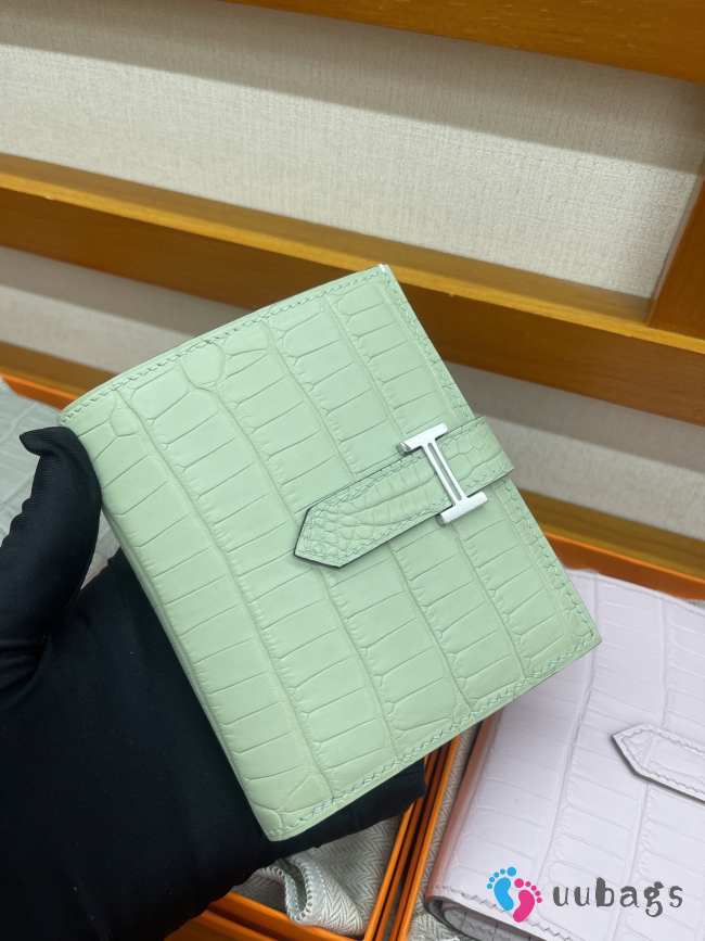 Uubags Hermes Bearn Compact wallet in mint green alligator crocodile skin with silver hardware 12x9.5x0.4cm - 1