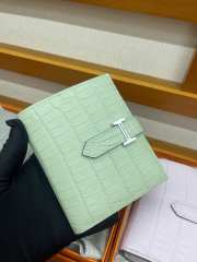Uubags Hermes Bearn Compact wallet in mint green alligator crocodile skin with silver hardware 12x9.5x0.4cm - 1