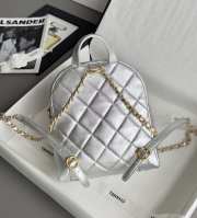 Uubags Chanel Duma backpack in silver metallic lambskin with gold hardware 22x22.5x8.5cm - 3