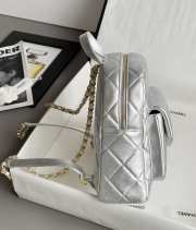 Uubags Chanel Duma backpack in silver metallic lambskin with gold hardware 22x22.5x8.5cm - 5