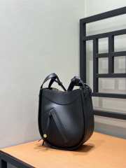 Uubags Loewe Hammock Slice leather crossbody bag in black 21x10.5x24cm - 6