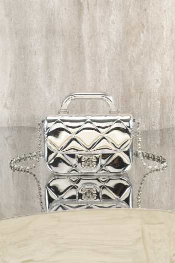 Uubags Chanel clutch with strap mirrored calfskin & silver metallic in silver 18.5x13x4.5cm