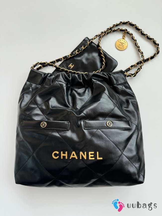 Uubags Chanel 22 Handbag Black Shiny Calfskin & Gold-Tone Metal 30x30x8x37cm - 1