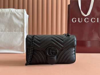 Uubags Gucci 443497 Marmont medium bag in black matelassé chevron leather 26x15x7cm