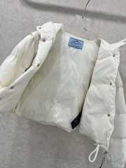 Uubags Prada Re-Nylon cropped convertible down jacket in white - 5