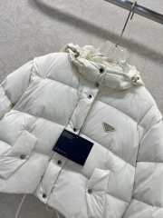 Uubags Prada Re-Nylon cropped convertible down jacket in white - 4