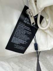 Uubags Prada Re-Nylon cropped convertible down jacket in white - 3
