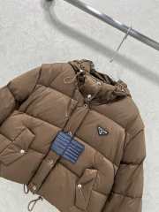 Uubags Prada Re-Nylon cropped convertible down jacket in brown - 4