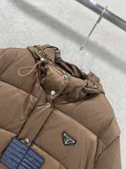 Uubags Prada Re-Nylon cropped convertible down jacket in brown - 5