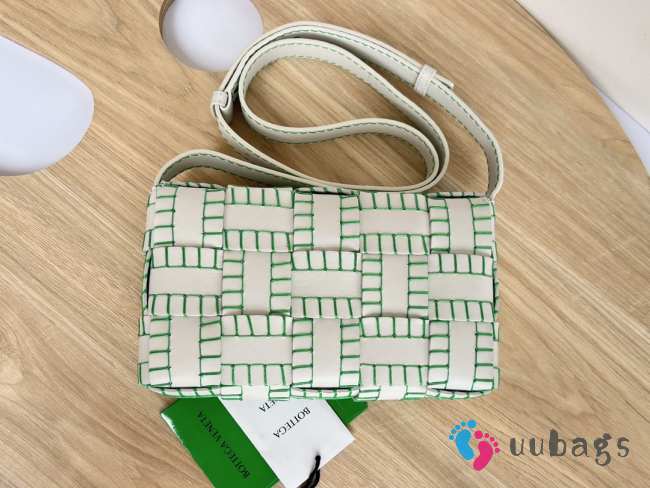 Uubags Bottega Veneta Maxi Intrecciato Cassette Shoulder Bag White Green 23x15x6cm - 1