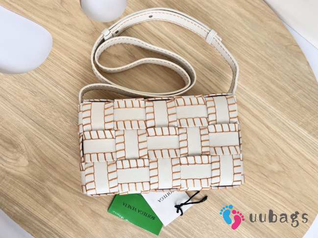 Uubags Bottega Veneta Maxi Intrecciato Cassette Shoulder Bag White Orange 23x15x6cm - 1