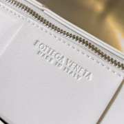 Uubags Bottega Veneta Mini Canette Crossbody Bag In White 21x9x9cm - 2