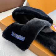 Uubags Louis Vuitton Earmuffs & Fur Scarf Set Monogram Flower Black shearling - 3