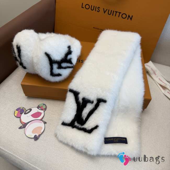 Uubags Louis Vuitton M97421 Cloud Earmuff & Fur Scarf Set In White - 1