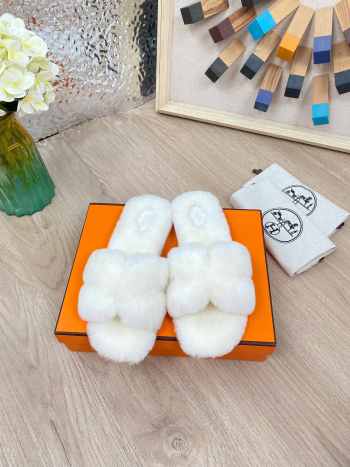 Uubags Hermes sandal in shearling 17