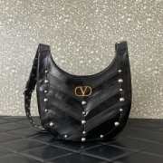 Uubags Valentino Garavani Black Hoboho Small Nappa Leather Hobo Bag With Chevron Pattern And Studs - 1