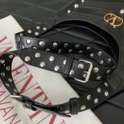 Uubags Valentino Garavani Black Hoboho Small Nappa Leather Hobo Bag With Chevron Pattern And Studs - 5