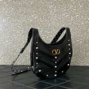 Uubags Valentino Garavani Black Hoboho Small Nappa Leather Hobo Bag With Chevron Pattern And Studs - 6