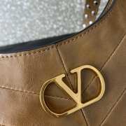 Uubags Valentino Garavani Brown Hoboho Small Nappa Leather Hobo Bag With Chevron Pattern And Studs - 5