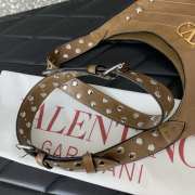 Uubags Valentino Garavani Brown Hoboho Small Nappa Leather Hobo Bag With Chevron Pattern And Studs - 3