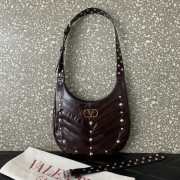 Uubags Valentino Garavani Burgundy Hoboho Small Nappa Leather Hobo Bag With Chevron Pattern And Studs - 3