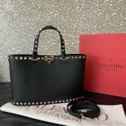 Uubags Valentino Garavani Rockstud Small Shopping Bag In Black Grainy Calfskin 28x18.5x7cm - 4