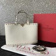 Uubags Valentino Garavani Rockstud Small Shopping Bag In White Grainy Calfskin 28x18.5x7cm - 6