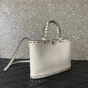 Uubags Valentino Garavani Rockstud Small Shopping Bag In White Grainy Calfskin 28x18.5x7cm - 5