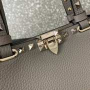 Uubags Valentino Garavani Rockstud Small Shopping Bag In Grey Grainy Calfskin 28x18.5x7cm - 5