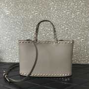 Uubags Valentino Garavani Rockstud Small Shopping Bag In Grey Grainy Calfskin 28x18.5x7cm - 3