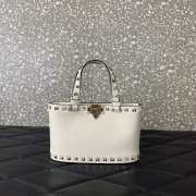 Uubags Valentino Garavani Rockstud Mini Shopping Bag In White Grainy Calfskin 18.5x12.5x5.5cm - 1