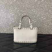 Uubags Valentino Garavani Rockstud Mini Shopping Bag In White Grainy Calfskin 18.5x12.5x5.5cm - 4