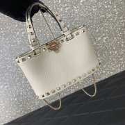 Uubags Valentino Garavani Rockstud Mini Shopping Bag In White Grainy Calfskin 18.5x12.5x5.5cm - 3