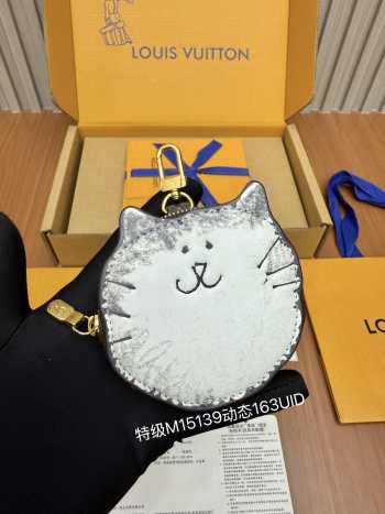 Uubags Louis Vuitton M15139 Louis Vuitton Travels With Grace Coddington Kitty Coin Purse