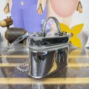 Uubags Louis Vuitton M26097 Ski Vanity Chain Pouch Silver 19x11.5x6.5cm - 6