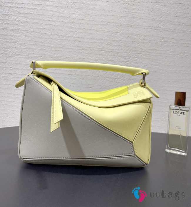 Uubags Loewe x Albers small Puzzle bag in nappa calfskin pale grey/light citrine 24x16.5x10.5cm - 1