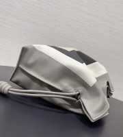 Uubags Loewe x Albers medium Flamenco clutch in nappa calfskin in grey/light ghost 30x24.5x10.5cm - 4