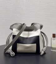 Uubags Loewe x Albers medium Flamenco clutch in nappa calfskin in grey/light ghost 30x24.5x10.5cm - 2