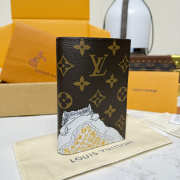 Uubags Louis Vuitton M25753 Passport Cover Travels With Grace Coddington 10x2.5x14cm - 6